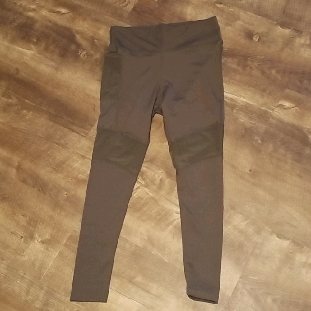 Dark green brand new leggings with one pocket